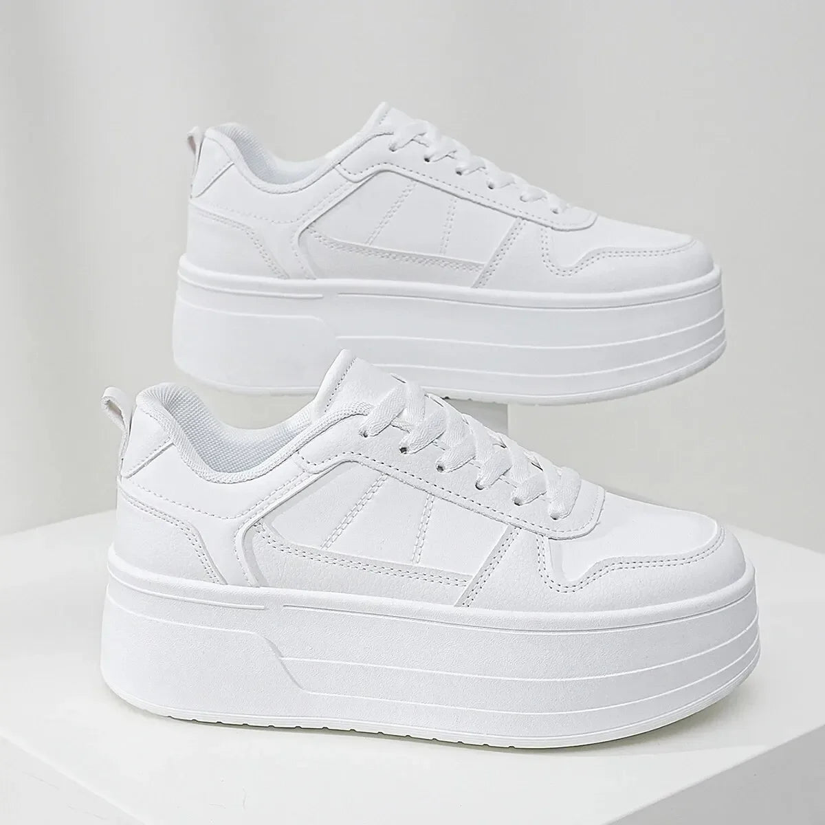 Tenis casual feminino de plataforma, branco, confortável e aumenta a altura em 5cm