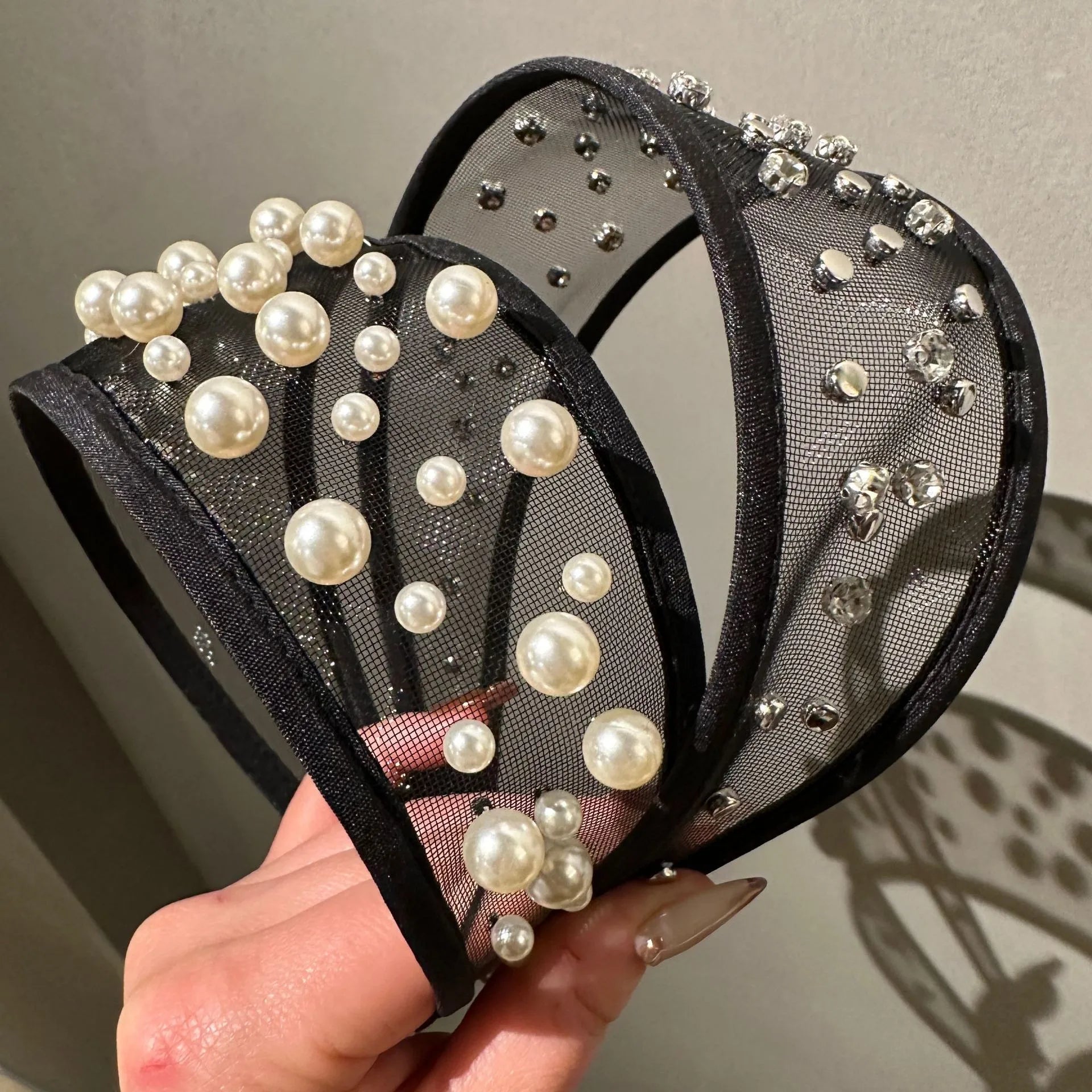 Tiara Elegante de Pérolas e Strass para Mulheres, Faixa de Cabelo Luxuosa Acolchoada