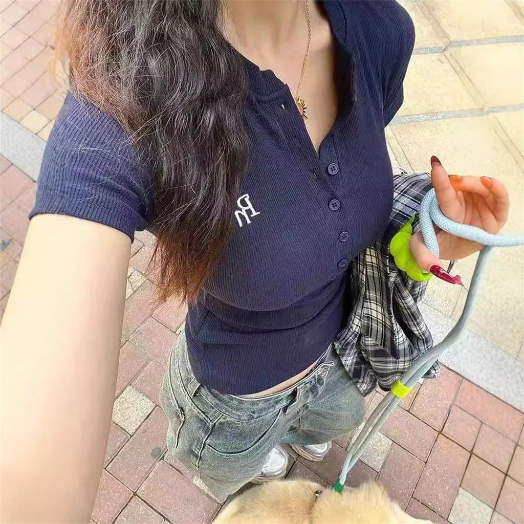 camiseta feminina com decote em v manga curta