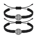 2 peças pulseiras com medalha católica de São Bento, pulseiras ajustáveis de corda preta e vermelha, joias religiosas, presentes para homens e mulheres
